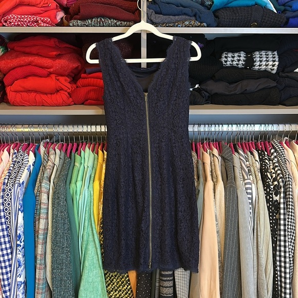 Adrianna Papell navy lace v back exposed zipper closure lined dress size 4P - Picture 3 of 3